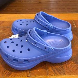 “Bae” platform CROCS in color “lapis” W9/M7 NWT